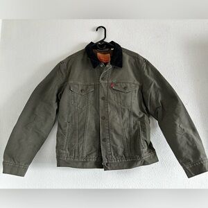 Levi’s trucker jacket green size medium for men 100% cotton